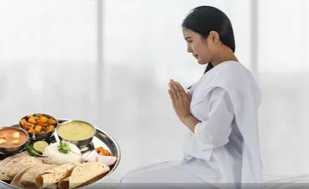 मंत्र जाप में है बहुत ताकत, भोजन करने से पहले जरूर करें इस मंत्र का जाप, जानें इसका महत्व और क्यों है जरूरी? मंत्र जाप में है बहुत ताकत, भोजन करने से पहले जरूर करें इस मंत्र का जाप, जानें इसका महत्व और क्यों है जरूरी?