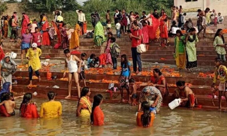 कार्तिक पूर्णिमा पर हजारों लोगों ने इंद्रावती और शबरी नदी में लगाई आस्था की डुबकी कार्तिक पूर्णिमा पर हजारों लोगों ने इंद्रावती और शबरी नदी में लगाई आस्था की डुबकी