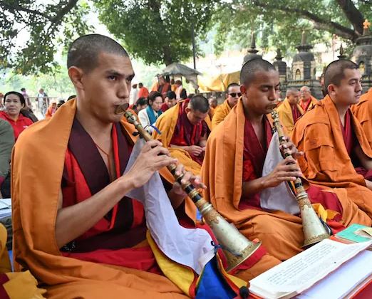 बोधगया महाबोधि मंदिर: स्वर्ग से उतरेंगे भगवान बुद्ध, तांत्रिकों ने महाबोधि मंदिर में की महाकाल पूजा, भारत-भूटान संबंधों को मिलेगी मजबूती बोधगया महाबोधि मंदिर: स्वर्ग से उतरेंगे भगवान बुद्ध, तांत्रिकों ने महाबोधि मंदिर में की महाकाल पूजा, भारत-भूटान संबंधों को मिलेगी मजबूती