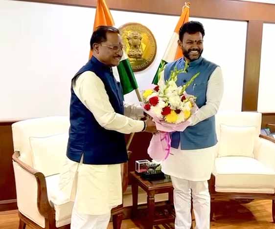 सीएम साय ने उड्डयन मंत्री नायडू से की मुलाक़ात सीएम साय ने उड्डयन मंत्री नायडू से की मुलाक़ात