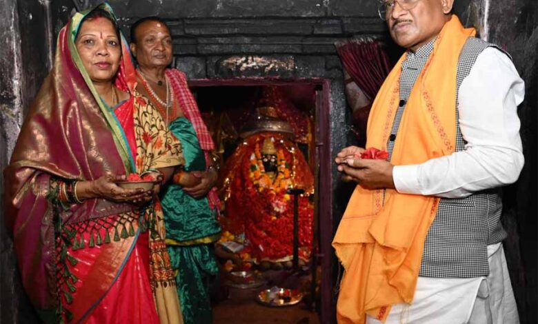 मुख्यमंत्री साय ने मां दंतेश्वरी की पूजा-अर्चना कर प्रदेशवासियों की सुख-समृद्धि और खुशहाली की कामना की मुख्यमंत्री साय ने मां दंतेश्वरी की पूजा-अर्चना कर प्रदेशवासियों की सुख-समृद्धि और खुशहाली की कामना की