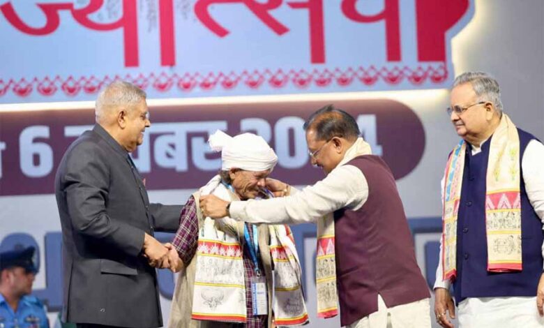 छत्तीसगढ राज्योत्सव-2024 : उप राष्ट्रपति श्री जगदीप धनखड़ ने छत्तीसगढ़ के 36 अलंकरण से विभूतियों एवं संस्थाओं को किया सम्मानित