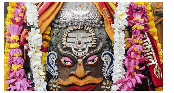भस्मारती में सूर्य, चंद्र, त्रिपुंड और भांग से सजे बाबा महाकाल, गोवर्धन पूजन किया गया भस्मारती में सूर्य, चंद्र, त्रिपुंड और भांग से सजे बाबा महाकाल, गोवर्धन पूजन किया गया