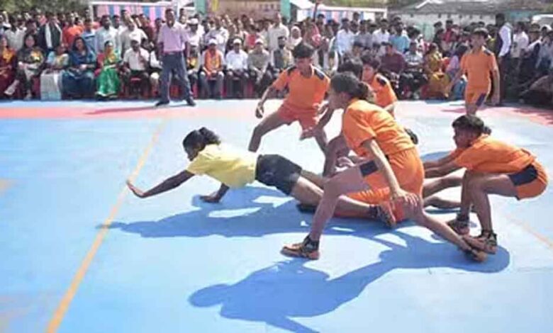 छत्तीसगढ़-बीजापुर में बस्तर ओलंपिक में जुटे अंदरूनी क्षेत्रों के युवा, खिलाड़ी मनवा रहे प्रतिभा का लोहा छत्तीसगढ़-बीजापुर में बस्तर ओलंपिक में जुटे अंदरूनी क्षेत्रों के युवा, खिलाड़ी मनवा रहे प्रतिभा का लोहा