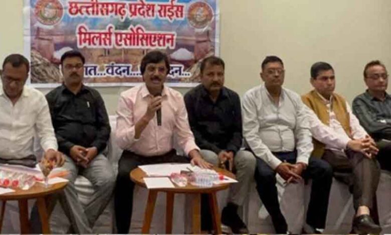 छत्तीसगढ़-राइस मिल एसोसिएशन की बैठक, पुराना भुगतान सहित 6 सूत्री मांगो पर CM से लगाई गुहार छत्तीसगढ़-राइस मिल एसोसिएशन की बैठक, पुराना भुगतान सहित 6 सूत्री मांगो पर CM से लगाई गुहार
