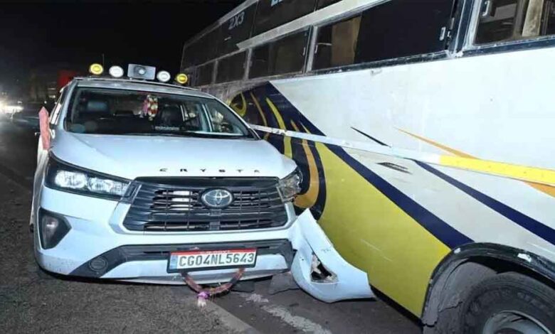 छत्तीसगढ़-बलौदाबाजार में खाद्य मंत्री के काफिले की कार को बस ने मारी टक्कर, कोई हताहत नहीं छत्तीसगढ़-बलौदाबाजार में खाद्य मंत्री के काफिले की कार को बस ने मारी टक्कर, कोई हताहत नहीं