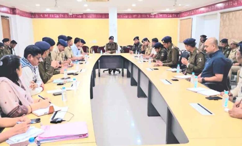 छत्तीसगढ़-रायपुर SSP संतोष सिंह ने देर रात ली बैठक, अपराधियों पर कठोर कार्रवाई के दिए निर्देश छत्तीसगढ़-रायपुर SSP संतोष सिंह ने देर रात ली बैठक, अपराधियों पर कठोर कार्रवाई के दिए निर्देश