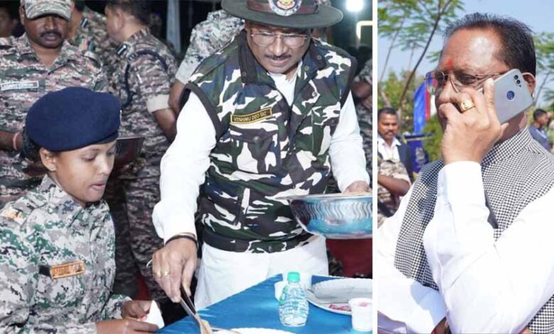 मुख्यमंत्री की सादगी और अपनेपन ने सभी जवानों का जीत लिया दिल मुख्यमंत्री की सादगी और अपनेपन ने सभी जवानों का जीत लिया दिल