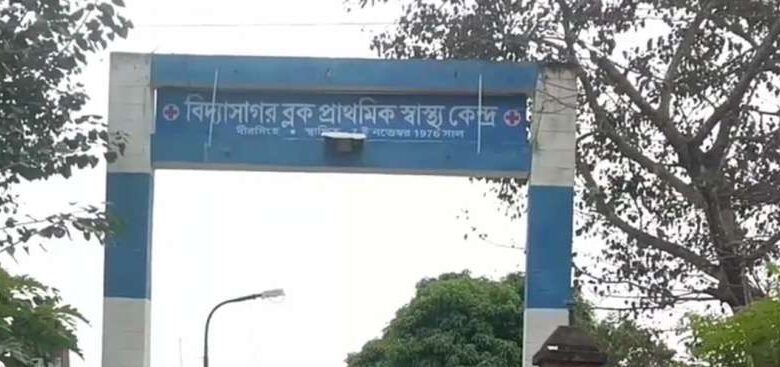 कोलकाता अस्पताल में मरीज की मौत के बाद परिजनों का हंगामा, विजिटिंग गेट पर तोड़फोड़ कोलकाता अस्पताल में मरीज की मौत के बाद परिजनों का हंगामा, विजिटिंग गेट पर तोड़फोड़