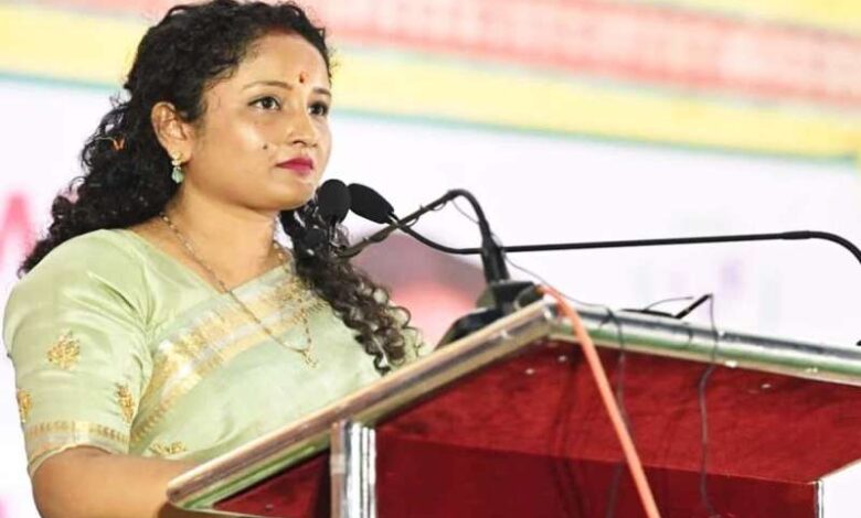 कल्पना सोरेन का भाजपा पर हमला, खूंटी जिले का विकास सिर्फ कागजों पर हुआ, किए ये बड़े वादे कल्पना सोरेन का भाजपा पर हमला, खूंटी जिले का विकास सिर्फ कागजों पर हुआ, किए ये बड़े वादे