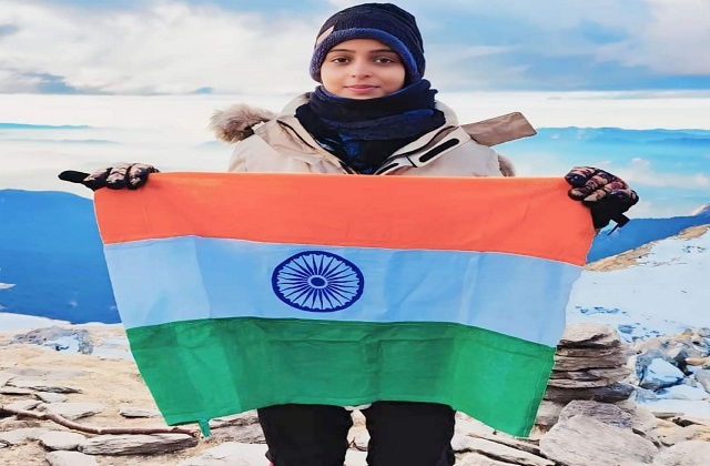 किलिमंजारो फतह की राह हुई आसान, सीएम साय के एक फोन ने बढ़ाया ऑटो चालक की बेटी निशा का मनोबल किलिमंजारो फतह की राह हुई आसान, सीएम साय के एक फोन ने बढ़ाया ऑटो चालक की बेटी निशा का मनोबल