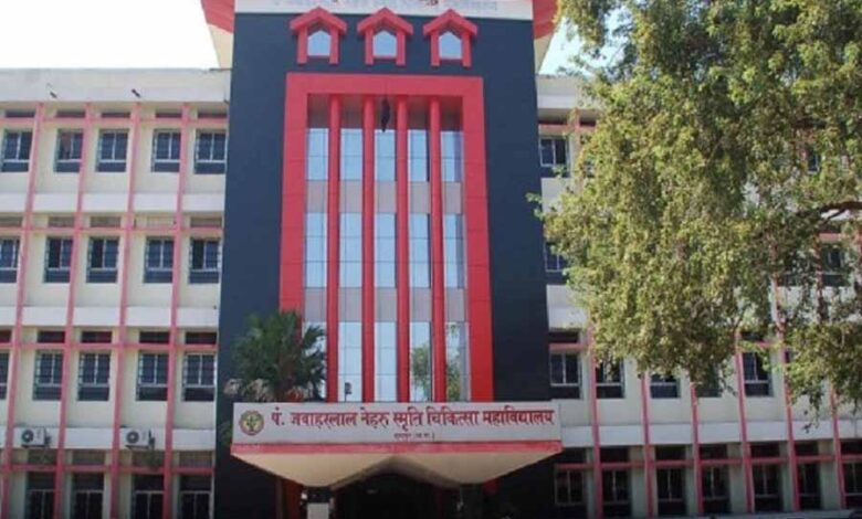 रैगिंग के मामले में पंडित जवाहर लाल नेहरू मेमोरियल मेडिकल कॉलेज में पांच छात्रों को किया निलंबित