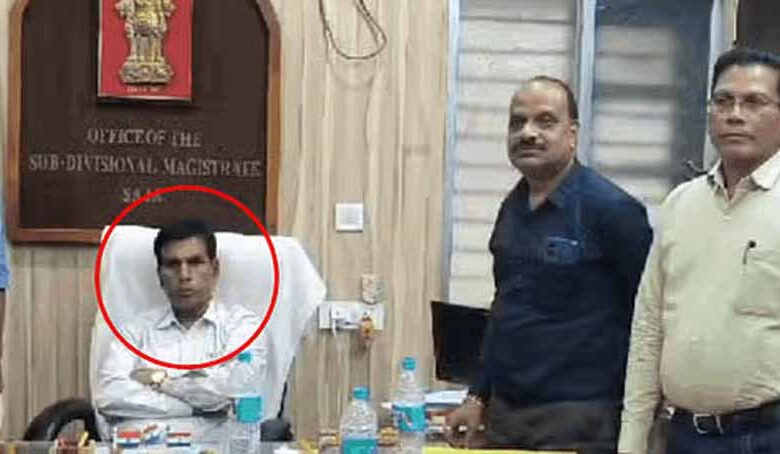 बेमेतरा में एंटी करप्शन ब्यूरो ने साजा के एसडीएम को रिश्वत लेते हुए गिरफ्तार किया बेमेतरा में एंटी करप्शन ब्यूरो ने साजा के एसडीएम को रिश्वत लेते हुए गिरफ्तार किया