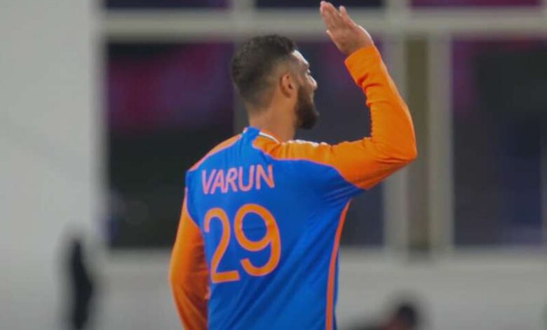 वरुण चक्रवर्ती बने भारतीय T20I इतिहास में 5 विकेट हॉल लेने वाले दूसरे गेंदबाज वरुण चक्रवर्ती बने भारतीय T20I इतिहास में 5 विकेट हॉल लेने वाले दूसरे गेंदबाज