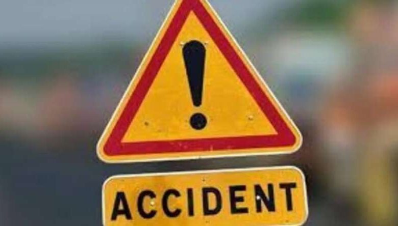 सड़क हादसा : टिप्पर की चपेट में आने से बाइक सवार की मौत, परिजनों ने किया जाम सड़क हादसा : टिप्पर की चपेट में आने से बाइक सवार की मौत, परिजनों ने किया जाम