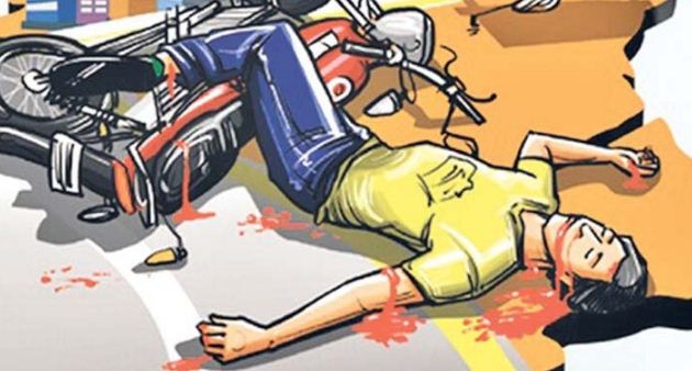 सड़क हादसा: तेज रफ्तार ट्रक की चपेट में आने से बाइक सवार युवक की मौत सड़क हादसा: तेज रफ्तार ट्रक की चपेट में आने से बाइक सवार युवक की मौत