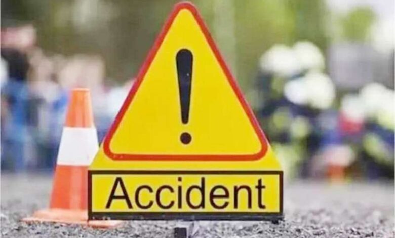सोहराय पर्व मना रही भीड़ पर बोलेरो का कहर, चार की मौत, एक दर्जन लोग घायल सोहराय पर्व मना रही भीड़ पर बोलेरो का कहर, चार की मौत, एक दर्जन लोग घायल