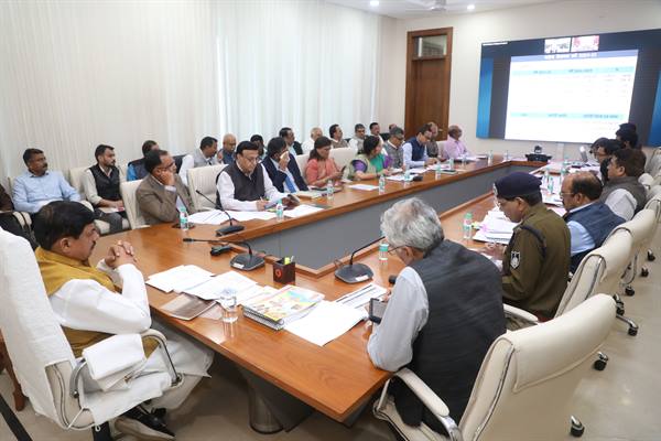 कानून व्यवस्था बिगड़ी तो कलेक्टर, एसपी होंगे जिम्मेदार : सीएम कानून व्यवस्था बिगड़ी तो कलेक्टर, एसपी होंगे जिम्मेदार : सीएम