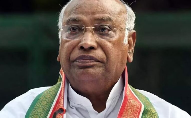 कांग्रेस अध्यक्ष का प्रधानमंत्री मोदी पर पलटवार, मांगे 7 सवालों के जवाब कांग्रेस अध्यक्ष का प्रधानमंत्री मोदी पर पलटवार, मांगे 7 सवालों के जवाब