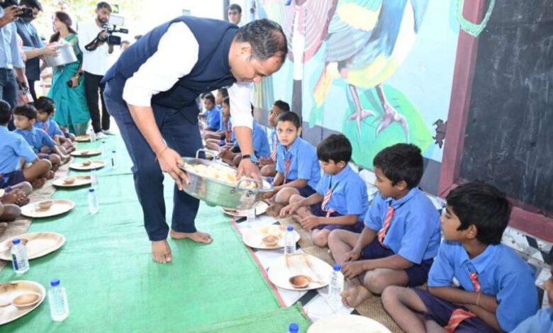 स्कूलों में सामुदायिक सहभागिता का नया अध्याय लिख रहा न्योता भोज स्कूलों में सामुदायिक सहभागिता का नया अध्याय लिख रहा न्योता भोज