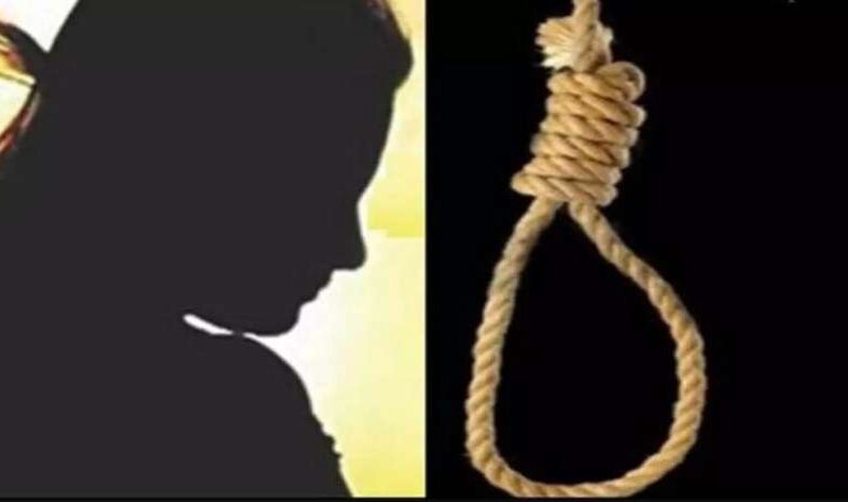 राजगढ़ से आई 17 साल की नातिन ने नानी के घर फांसी लगाकर की आत्महत्या राजगढ़ से आई 17 साल की नातिन ने नानी के घर फांसी लगाकर की आत्महत्या
