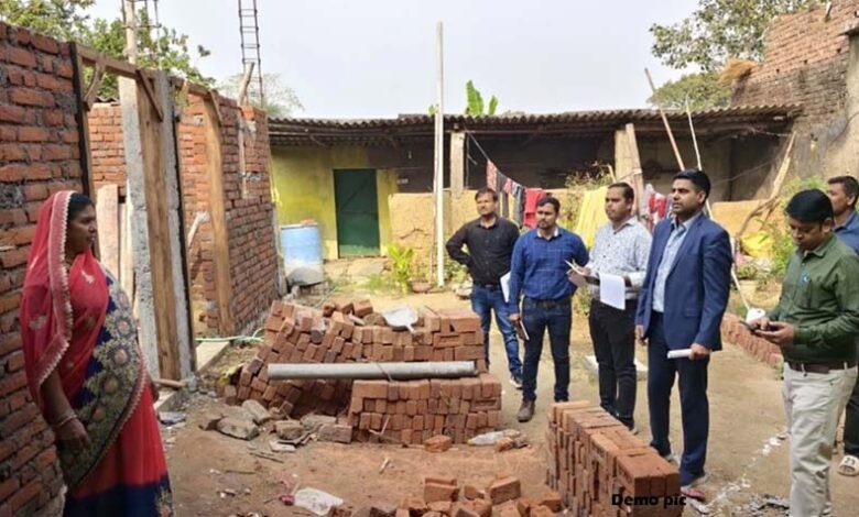 आवास पड़े अधूरे साल दर साल बढ़ते ही जा रहे दाम निर्माण सामग्री के दाम