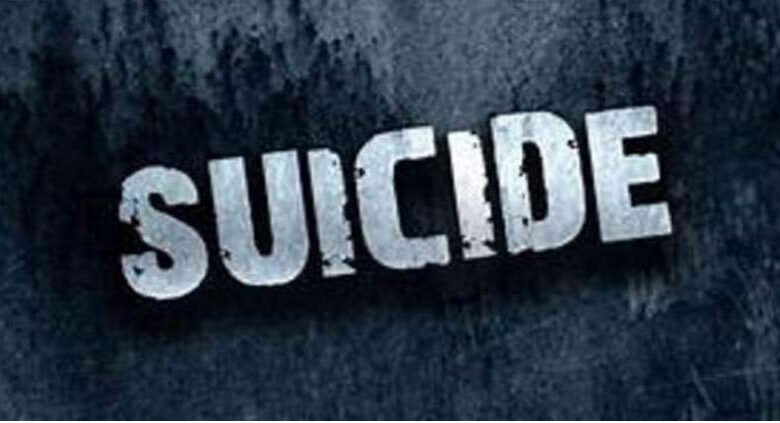 स्कूल में सेल्फी लेने पर शिक्षक की डांट, 17 वर्षीय छात्र ने दी जान स्कूल में सेल्फी लेने पर शिक्षक की डांट, 17 वर्षीय छात्र ने दी जान