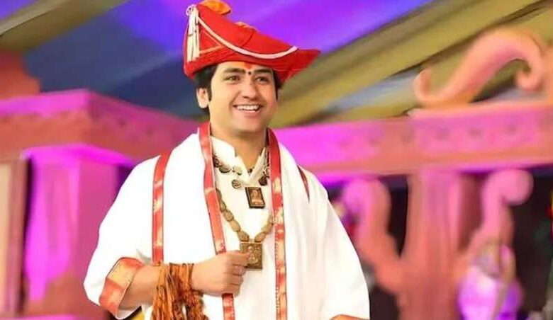 इंदौर में धीरेंद्र शास्त्री के समर्थन में पोस्टर लगाए गए, सड़कों पर उतरे लोग इंदौर में धीरेंद्र शास्त्री के समर्थन में पोस्टर लगाए गए, सड़कों पर उतरे लोग