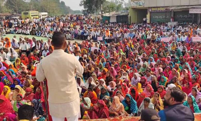 आरक्षण कटौती से नाराज Obc समाज ने किया चक्काजाम, उग्र आंदोलन की चेतावनी आरक्षण कटौती से नाराज Obc समाज ने किया चक्काजाम, उग्र आंदोलन की चेतावनी