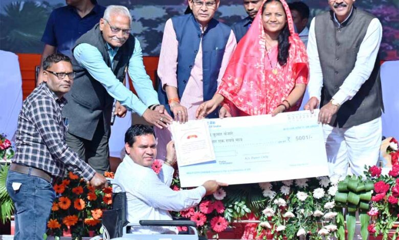 विकसित राष्ट्र बनाने में दिव्यांगजन निभा रहे अहम भूमिका : मंत्री लक्ष्मी राजवाड़े विकसित राष्ट्र बनाने में दिव्यांगजन निभा रहे अहम भूमिका : मंत्री लक्ष्मी राजवाड़े