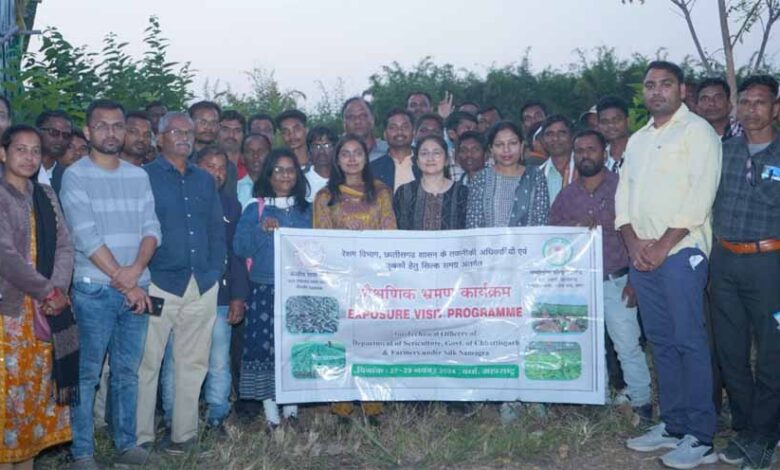 छत्तीसगढ़ के 100 रेशम कृमिपालक किसानों ने महाराष्ट्र के वर्धा में लिया प्रशिक्षण