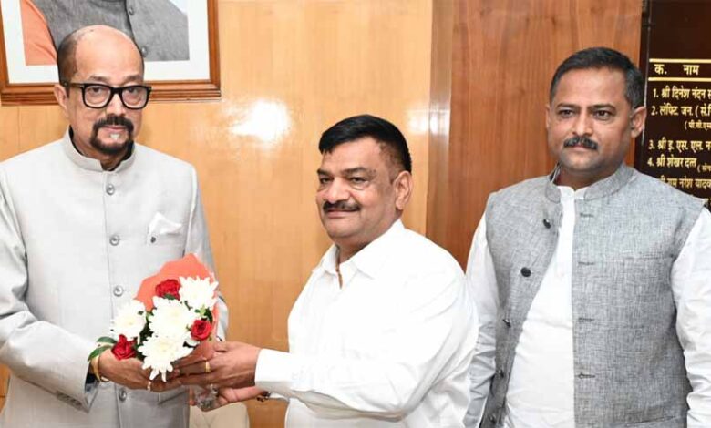 राज्यपाल श्री डेका से अखिल भारतीय कुर्मी क्षत्रीय महासभा के पदाधिकारियों ने भेंट की