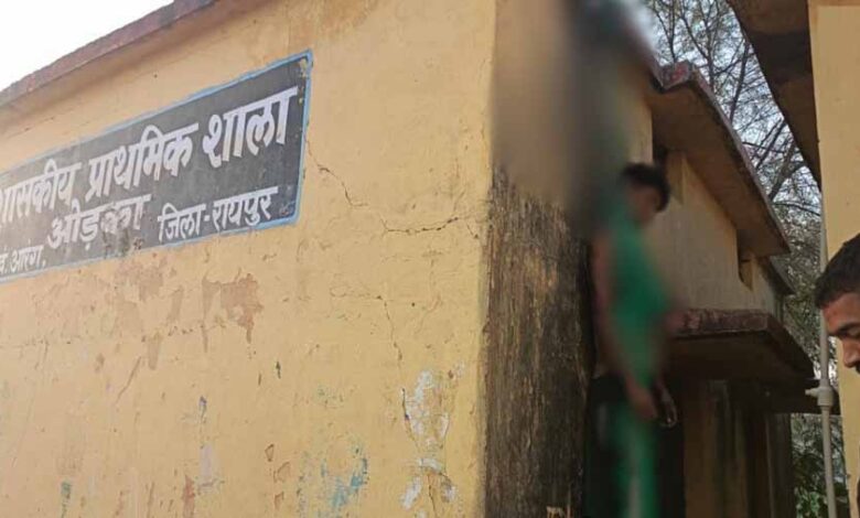 सरकारी स्कूल की छत पर युवक ने फांसी लगाकर कर ली खुदखुशी