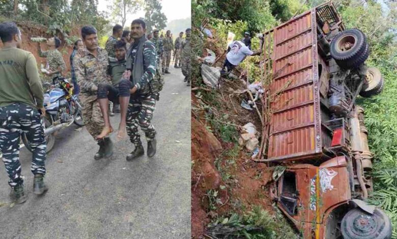 ट्रक पलटने से 4 लोगों की मौत, 40 लोग घायल