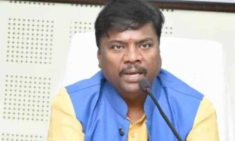 गांजा तस्करी में कांग्रेस के पूर्व विधायक के बेटे का नाम, मंत्री केदार कश्यप ने कांग्रेस पर कसा तंज गांजा तस्करी में कांग्रेस के पूर्व विधायक के बेटे का नाम, मंत्री केदार कश्यप ने कांग्रेस पर कसा तंज