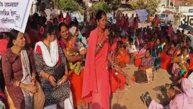 बलौदाबाजार में संविलियन की मांग पर अड़ी हैं मितानिन, सैकड़ों महिलाएं शामिल हुईं विरोध प्रदर्शन में