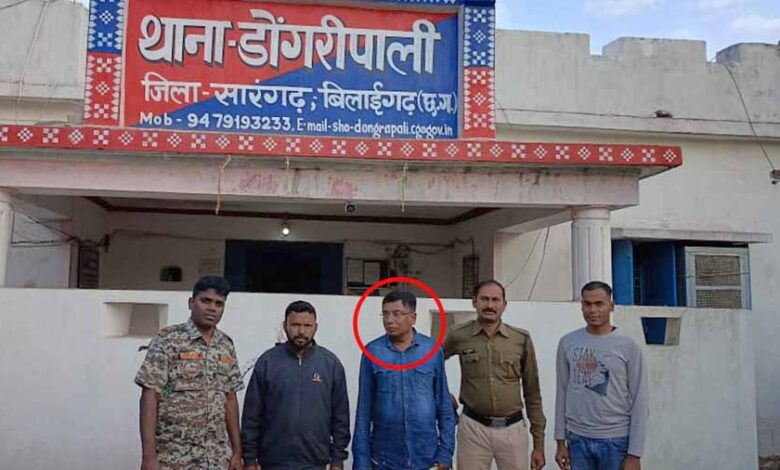 पूर्व विधायक के बेटे की कार से हो रही थी गांजे की तस्करी, 151 किलो गांजा, 2 आरोपी गिरफ्तार पूर्व विधायक के बेटे की कार से हो रही थी गांजे की तस्करी, 151 किलो गांजा, 2 आरोपी गिरफ्तार
