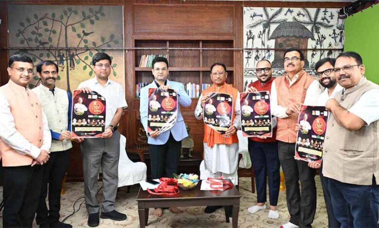 मुख्यमंत्री विष्णुदेव साय ने ‘देशी टॉक कवि सम्मेलन 5.0’ के पोस्टर का किया विमोचन मुख्यमंत्री विष्णुदेव साय ने ‘देशी टॉक कवि सम्मेलन 5.0’ के पोस्टर का किया विमोचन