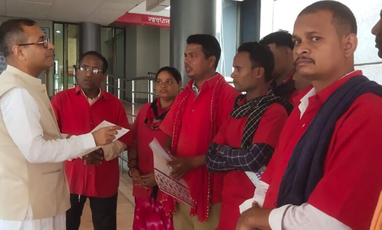 महाकुंभ में भक्तों को ट्रेन बिलासपुर से मिले,पूर्व विधायक ने रेल महाप्रबंधक से मिलकर रखी माँग महाकुंभ में भक्तों को ट्रेन बिलासपुर से मिले,पूर्व विधायक ने रेल महाप्रबंधक से मिलकर रखी माँग