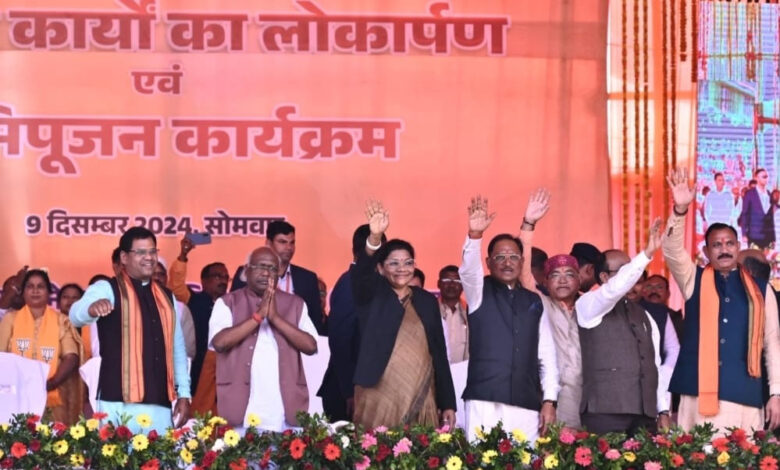 मुख्यमंत्री विष्णुदेव ने काले हीरे की नगरी चिरमिरी से एमसीबी जिले को दी 550 करोड़ रुपए की सौगात मुख्यमंत्री विष्णुदेव ने काले हीरे की नगरी चिरमिरी से एमसीबी जिले को दी 550 करोड़ रुपए की सौगात