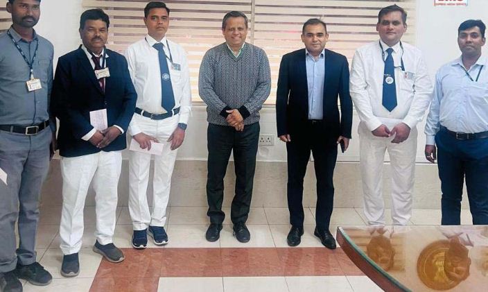 25 कर्मचारियों को किया गया पुरस्कृत 25 कर्मचारियों को किया गया पुरस्कृत