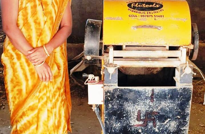 केले के रेशों से बुना सपनों का ताना-बाना केले के रेशों से बुना सपनों का ताना-बाना