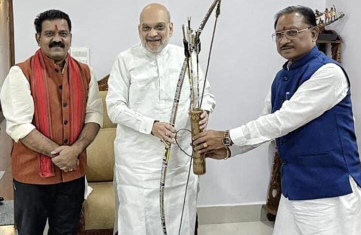 मुख्यमंत्री विष्णुदेव साय ने केंद्रीय गृह मंत्री अमित शाह को किया स्मृतिचिन्ह भेंट मुख्यमंत्री विष्णुदेव साय ने केंद्रीय गृह मंत्री अमित शाह को किया स्मृतिचिन्ह भेंट