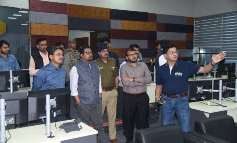 अपर मुख्य सचिव मनोज पिंगुआ ने बिलासपुर के कमांड एंड कंट्रोल सेंटर पहुंचकर आईटीएमएस प्रोजेक्ट का किया मुआयना अपर मुख्य सचिव मनोज पिंगुआ ने बिलासपुर के कमांड एंड कंट्रोल सेंटर पहुंचकर आईटीएमएस प्रोजेक्ट का किया मुआयना