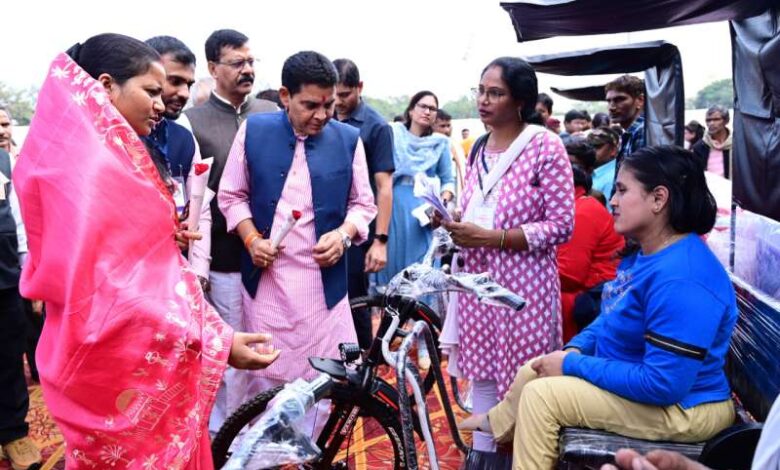 विकसित राष्ट्र बनाने में दिव्यांगजन निभा रहे अहम भूमिका : मंत्री लक्ष्मी राजवाड़े विकसित राष्ट्र बनाने में दिव्यांगजन निभा रहे अहम भूमिका : मंत्री लक्ष्मी राजवाड़े
