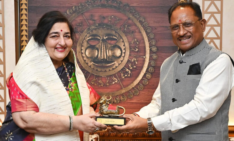 मुख्यमंत्री विष्णु देव साय से पद्मश्री अनुराधा पौडवाल ने सौजन्य मुलाकात की मुख्यमंत्री विष्णु देव साय से पद्मश्री अनुराधा पौडवाल ने सौजन्य मुलाकात की