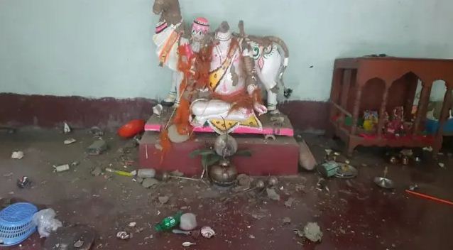 बांग्लादेश में 2 दिन में 3 हिंदू मंदिर पर हमला बांग्लादेश में 2 दिन में 3 हिंदू मंदिर पर हमला