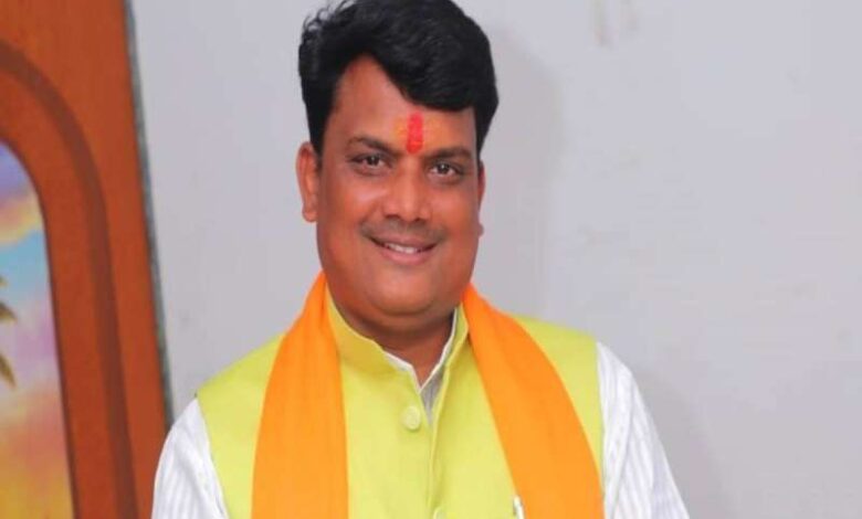 प्रभारी मंत्री ने जल निगम और पीएचई के अधिकारियों को फटकार लगाई और सात दिन के भीतर गांवों में पेयजल सुविधा बहाल करने के निर्देश दिए। प्रभारी मंत्री ने जल निगम और पीएचई के अधिकारियों को फटकार लगाई और सात दिन के भीतर गांवों में पेयजल सुविधा बहाल करने के निर्देश दिए।
