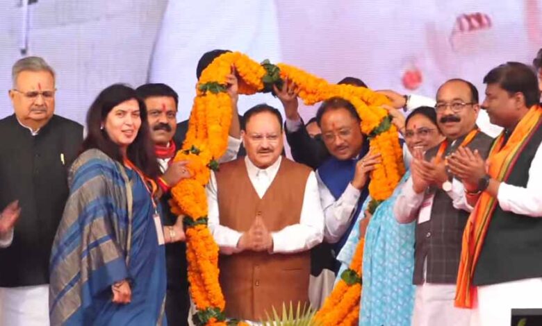 साइंस कॉलेज मैदान में पहुंचे बीजेपी राष्ट्रीय अध्यक्ष जेपी नड्डा,  CM साय, विस अध्यक्ष रमन समेत कई मंत्री हुए शामिल