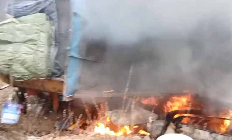 अंबिकापुर- बिलासपुर नेशनल हाईवे सड़क पर ट्रक और कार की आपस में भिड़ंत अंबिकापुर- बिलासपुर नेशनल हाईवे सड़क पर ट्रक और कार की आपस में भिड़ंत